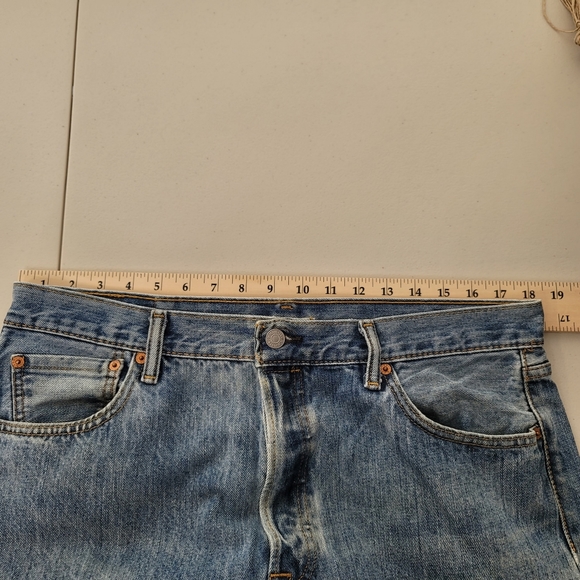 Levis 501 Jeans Men 36 Blue Straight Medium Wash Denim Button Fly Pants 36x30 - Picture 6 of 16